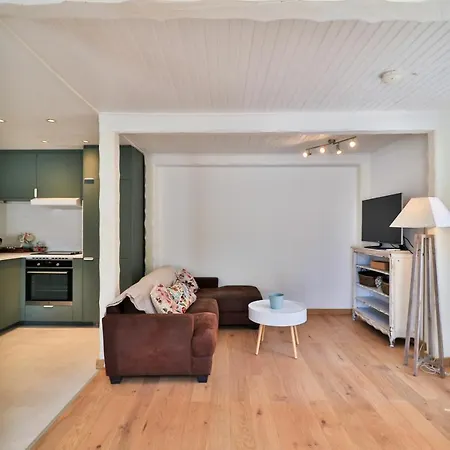 Emerald Beach Apartment *